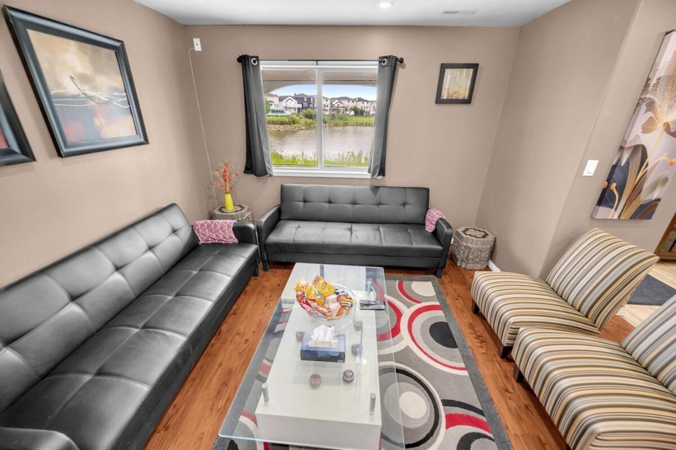 52-3 Bed Suite On Lake Central Ac By Airport Calgary Zewnętrze zdjęcie