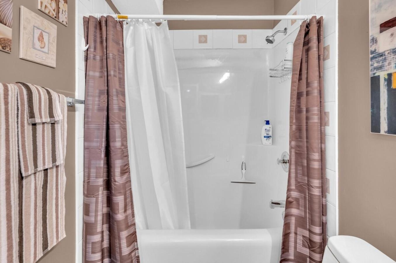52-3 Bed Suite On Lake Central Ac By Airport Calgary Zewnętrze zdjęcie