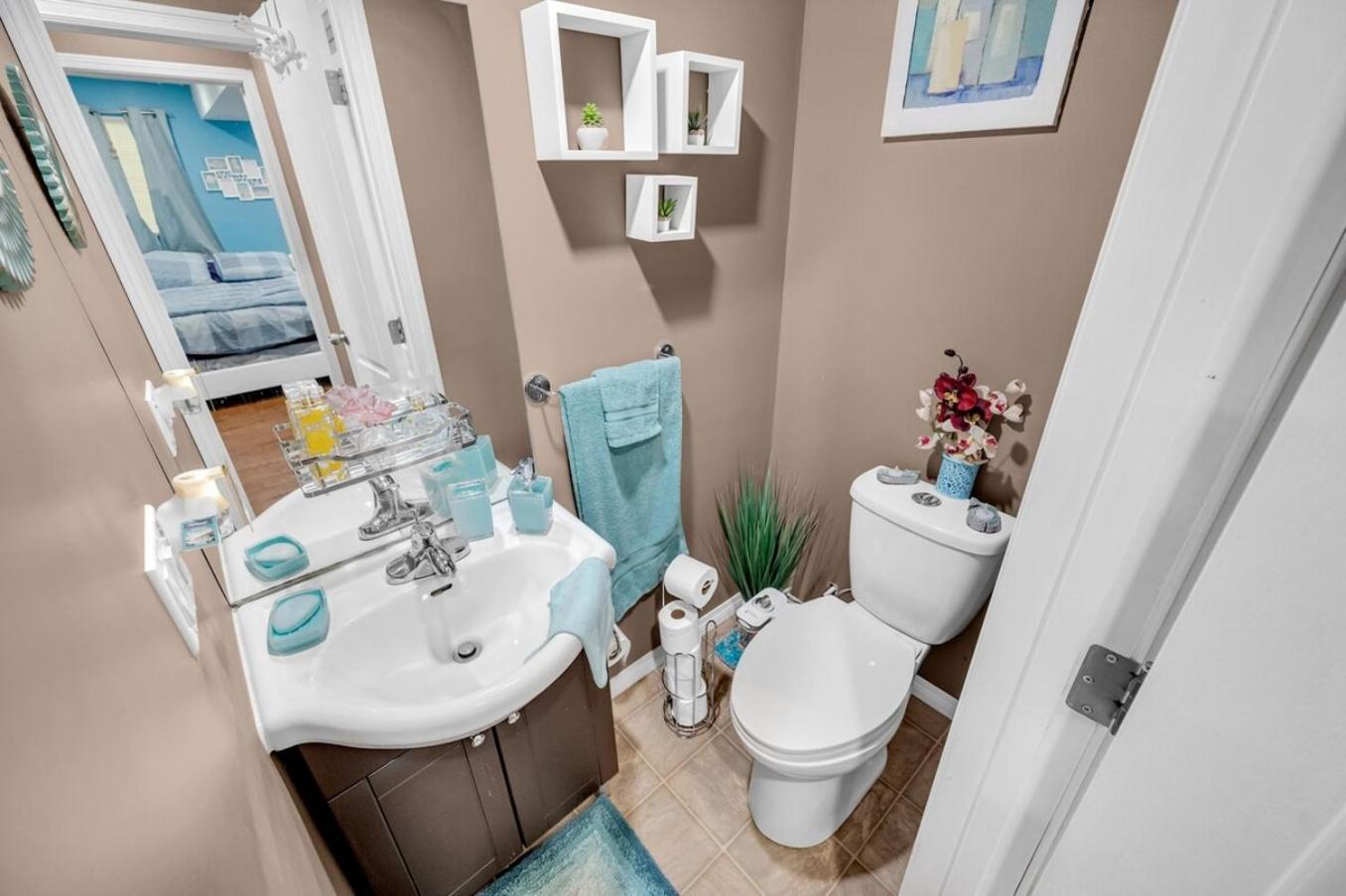 52-3 Bed Suite On Lake Central Ac By Airport Calgary Zewnętrze zdjęcie