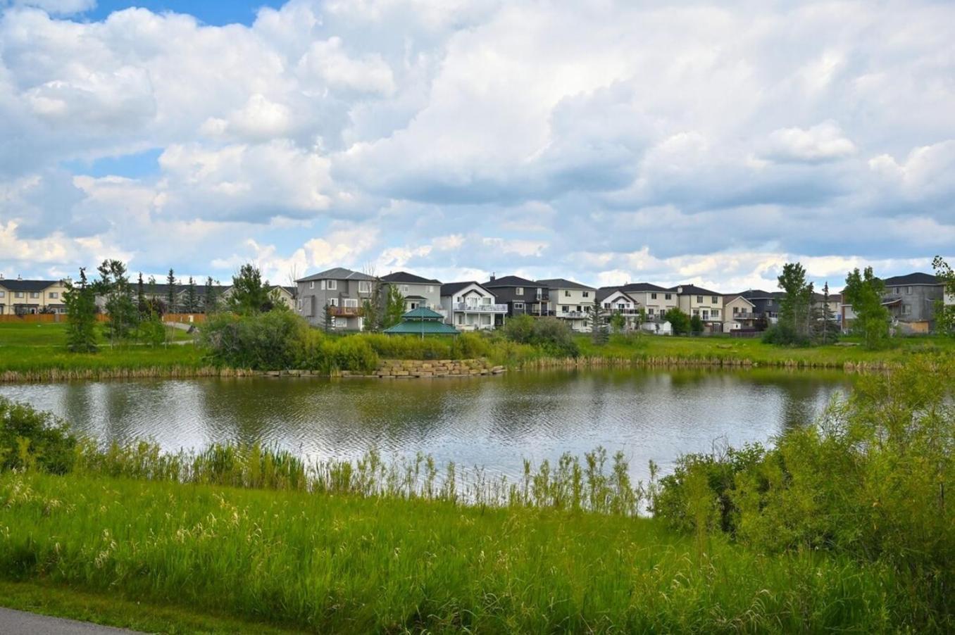 52-3 Bed Suite On Lake Central Ac By Airport Calgary Zewnętrze zdjęcie